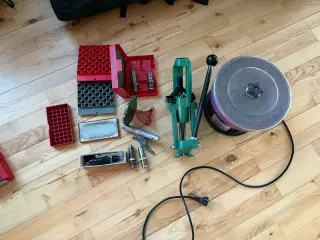 Sælges blandet genladningsudstyr, RCBS, Hornady, L