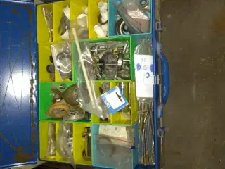 Skuffe reol med indhold til vvs