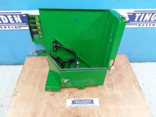 John Deere T660i Batteridæksel AXE18395