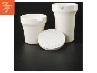 Tupperware beholder og krus fra Tupperware (str. Ø. 10 cm. længde. 15 cm)