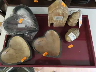 Blandet dekoration/nips i træ