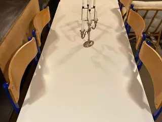 2 Spiseborde med 7 stole