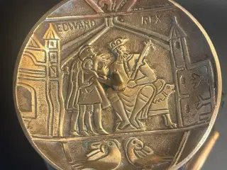 Ældre alter lysestage af bronze sælges