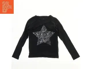 Langærmet bluse med stjernemotiv fra Name It (str. 140)