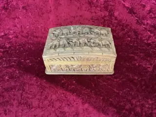 Håndlavet smykkeskrin træ med udskæringer af elefa