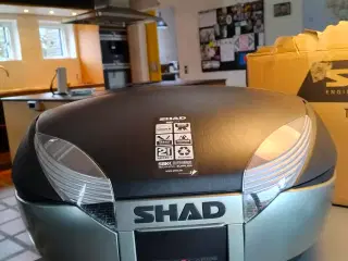 Topcase med ryglæn.