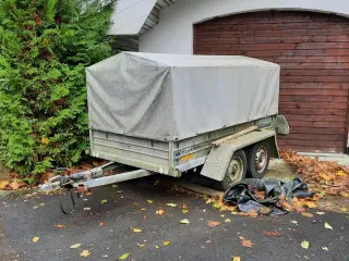 Trailer 2 aksler med lukket overdække