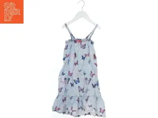 Sommerkjole med sommerfugle fra H&M (str. 116)