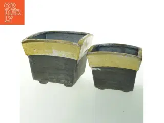 Sæt med to firkantede potter (str. 18. x. 18. cm. og. 14. x. 14. cm)