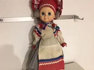 Dukke, Russisk dukke i national dragt,