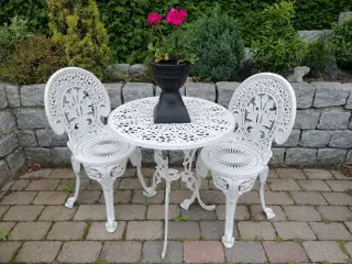 Cafemøbler 2 stole lille bord 