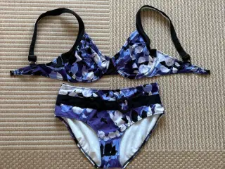 Scarlet Carribian lillamønstret bikini. Str M 