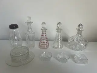 Eddike/olie karafler, saltkar, løgklokke m.fl. 