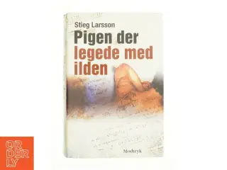 Pigen der legede med ilden af Stieg Larsson (Bog)