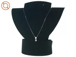 Halskæde med grøn sten (str. 20 cm)