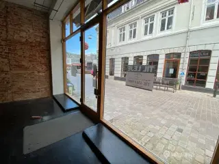 Butikslejemål med god placering i gågaden - i alt 109 kvm