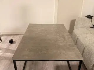 Sofabord i betonfarve