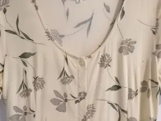 Sød sommerkjole med bindebånd bag på