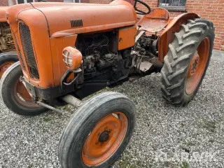 Traktor Fiat 411 4 cylinder Diesel
