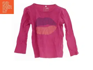 Langærmet bluse med tryk af læber fra Name It (str. 116)