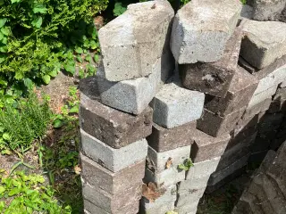 Ca 100 Sf-sten og 50 såkaldte Ænder plus 40 side-s