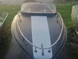Speedbåd 