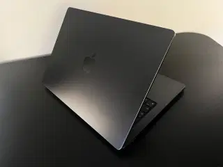 MacBook Pro 14" M4 – Space Black – 16GB/512GB – So