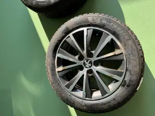 Michelin Alpin 205/55 R 16 med Peugeot alufælge