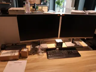 2 stk. computerskærme HP E234i med dockingstation