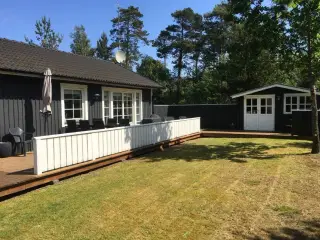 Nyere sommerhus t�t ved �sterby havn og stranden