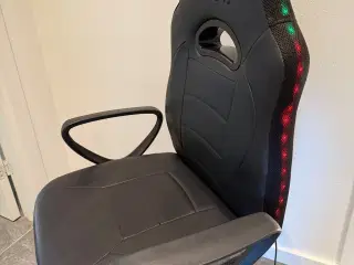 GAME Y´S Gamerstol junior med LED lys - sort PVC l