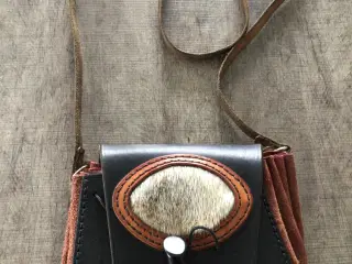 Skuldertaske i læde