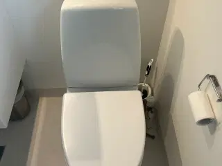 Toilet med softclose toiletsæde