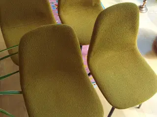 4 Elegante ILVA spisebordsstole i karrygul bouclé