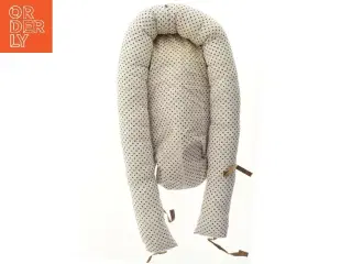 Babynest med prikker fra Småfolk (str. 100 cm)