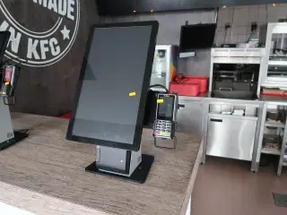 All-in-one touch computer ELO ESY22i5 med bonprinter samt dankortterminal