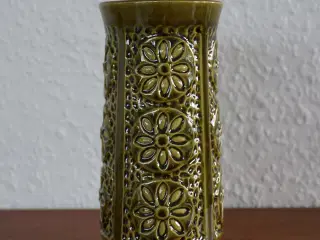 Olivengrøn vase fra Bay Keramik