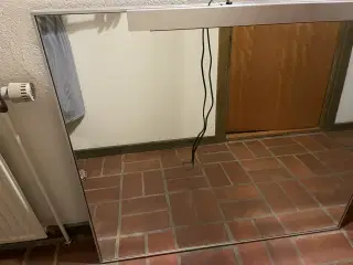 Badeværelsespejl med lys