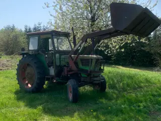 Traktor med frontlæsser 