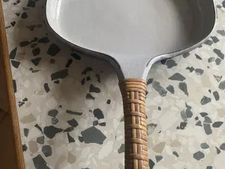 Støbejerns pande . Quistgaard