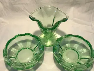 Smukke vintage skåle i grønt glas