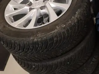 Toyota Auris alufælge med fine helårsdæk