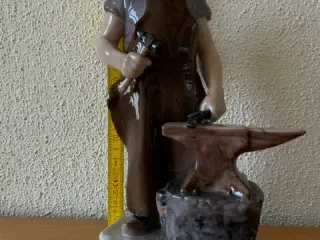 Bing og Grøndahl Smed figur.