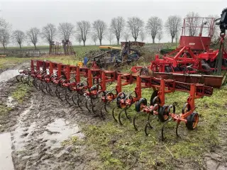 Kongskilde 12 rækket radrenser med plader til små afgrøder