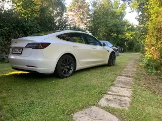 Tesla model 3 sr+