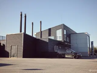 Kontorlokaler med højt til loftet og havudsigt i Nordhavn