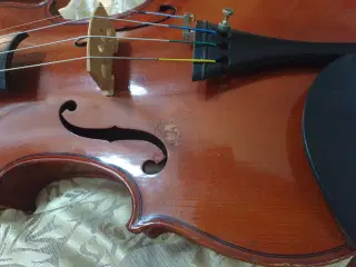 Violin, ny-efterset. Glimrende lyd.