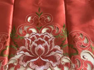 Under gardin stykker