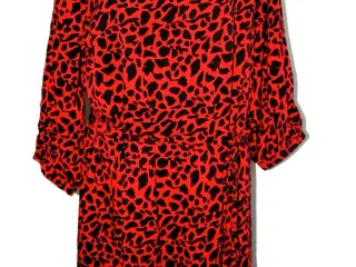  kjole i smart "Rød" leopard kjole i str: 46