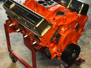 Chevrolet 350 small block v8 motor